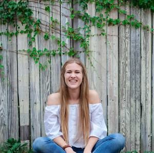 Meet your Posher, Abby